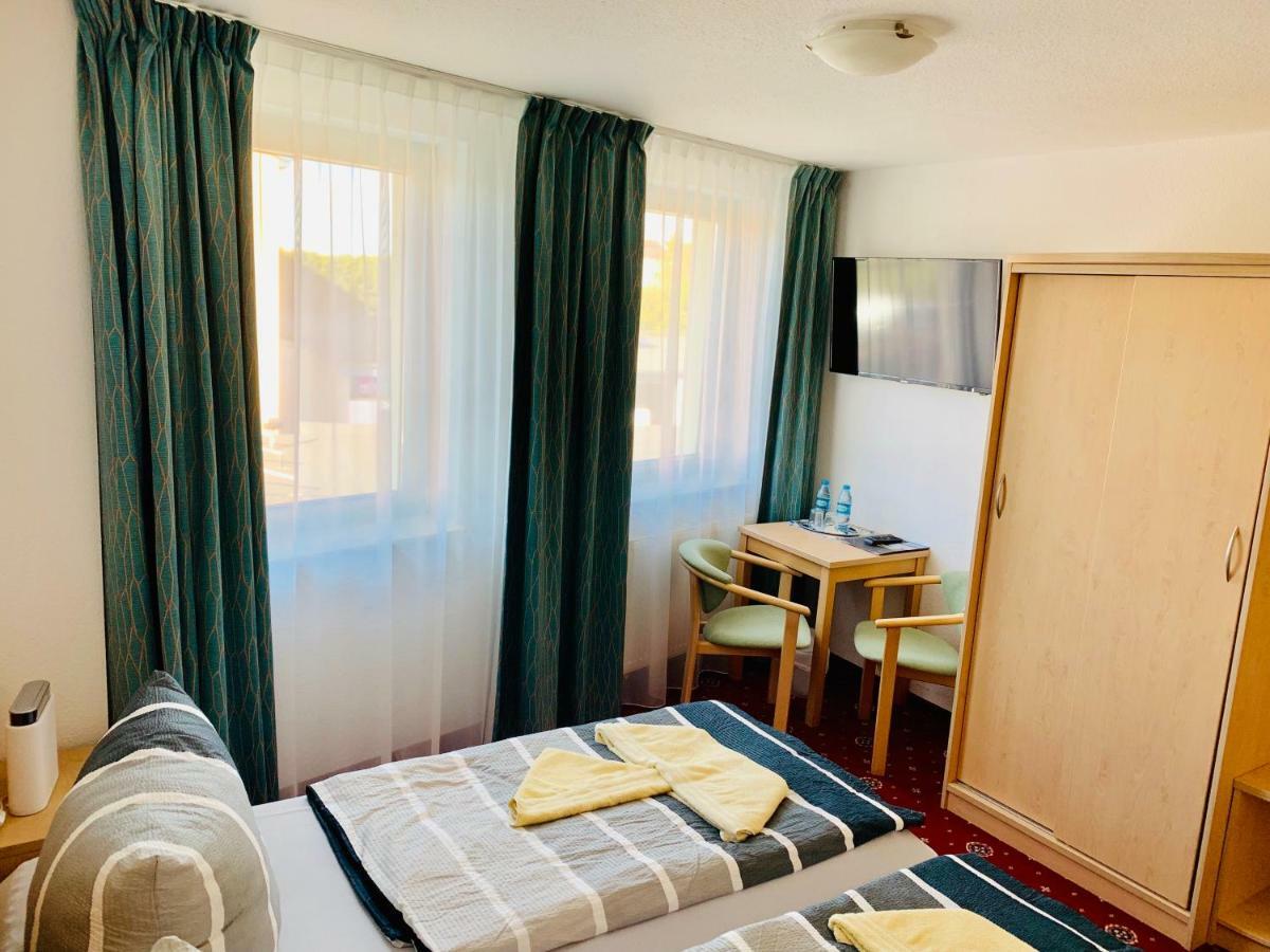 רוסטוק Hotel-Pension "Petridamm" מראה חיצוני תמונה