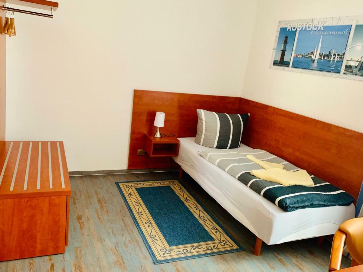 רוסטוק Hotel-Pension "Petridamm" מראה חיצוני תמונה